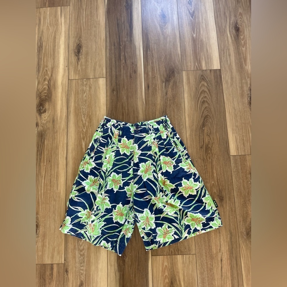 Paris Sport Club universal vintage women’s Floral Print Shorts size 9